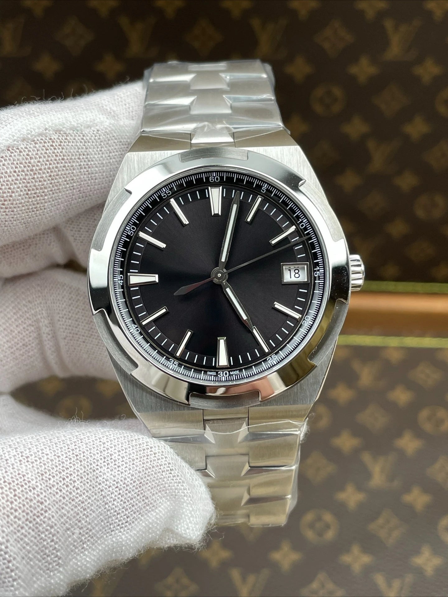 2026 VC Top Brand Reissue Watch with Versatile Case and Moon Phase Design for Men