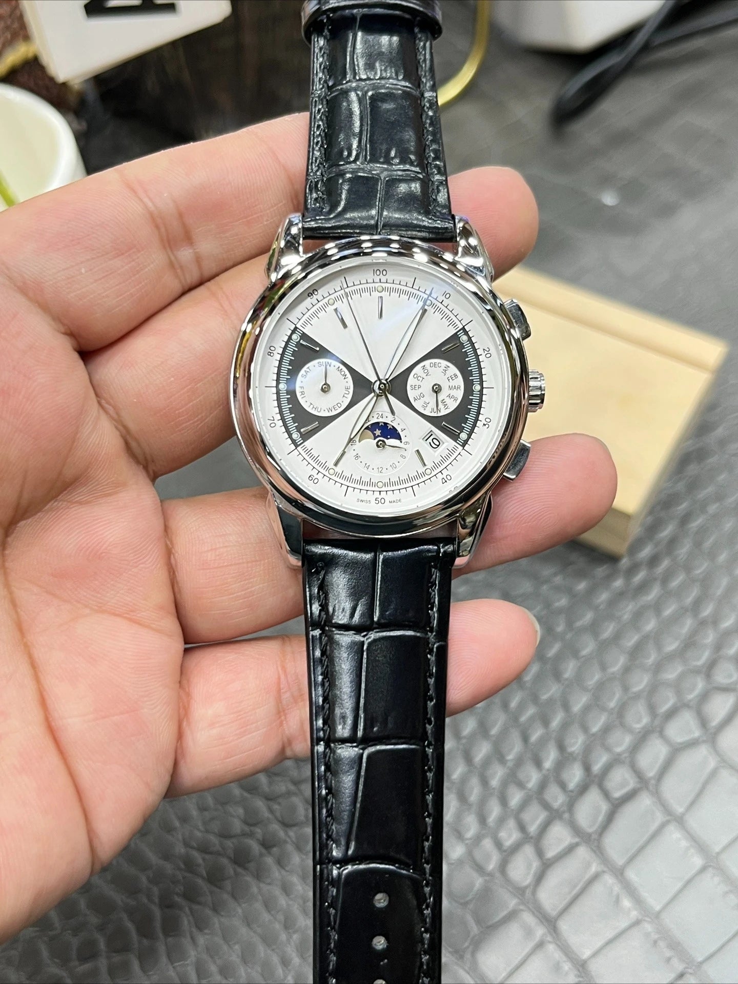 2026 VC Top Brand Reissue Watch with Versatile Case and Moon Phase Design for Men