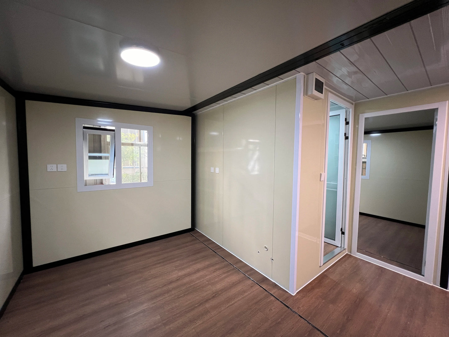 Customized Fast Build Living Prefabricated 20Ft 40Ft Usa Prefab House Homes On Wheels Standard Expandable Container House