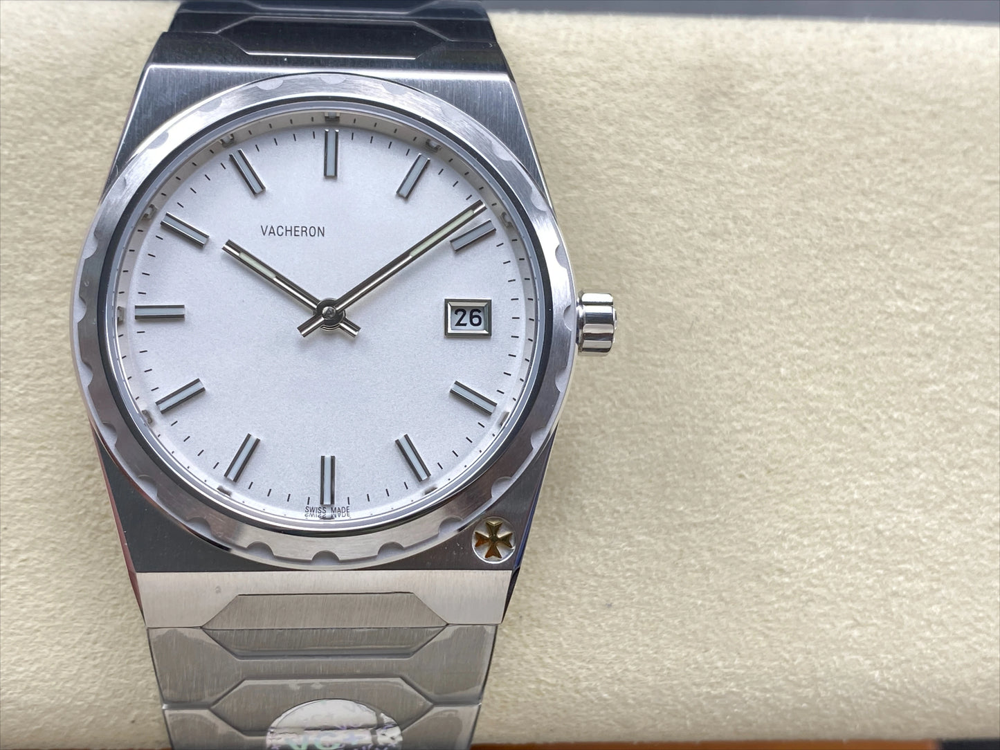 2026 VC Top Brand Reissue Watch with Versatile Case and Moon Phase Design for Men