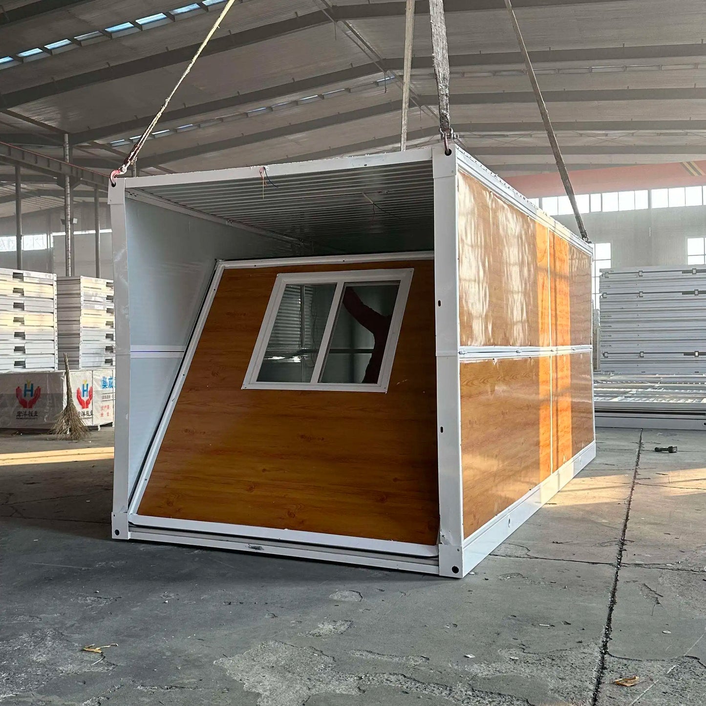 Factory Custom Made Foldable Container House Easy Transportation Large Size Container All Weather Aluminium Alloy Mobile Office