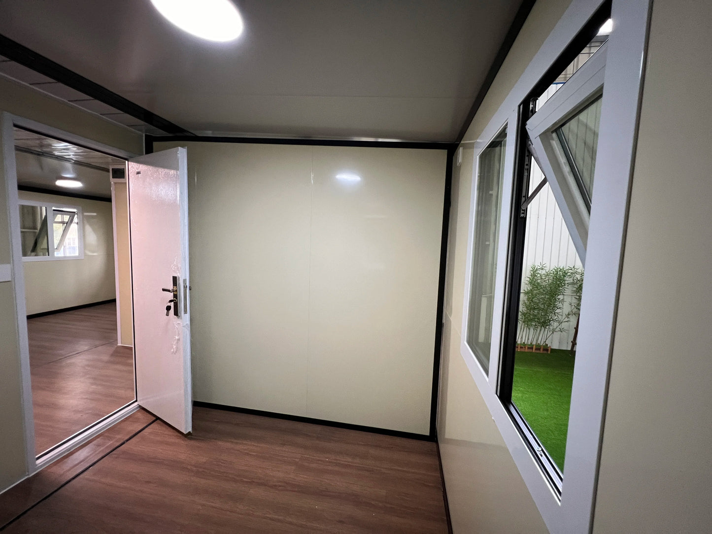 Customized Fast Build Living Prefabricated 20Ft 40Ft Usa Prefab House Homes On Wheels Standard Expandable Container House