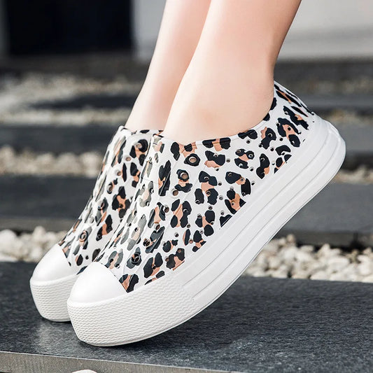 New Big Kid Casual Sandal Heightening Shoes External Wear Sandal Summer Thick Bottom Hole Cave Garden Shoes Women Beach Sandal