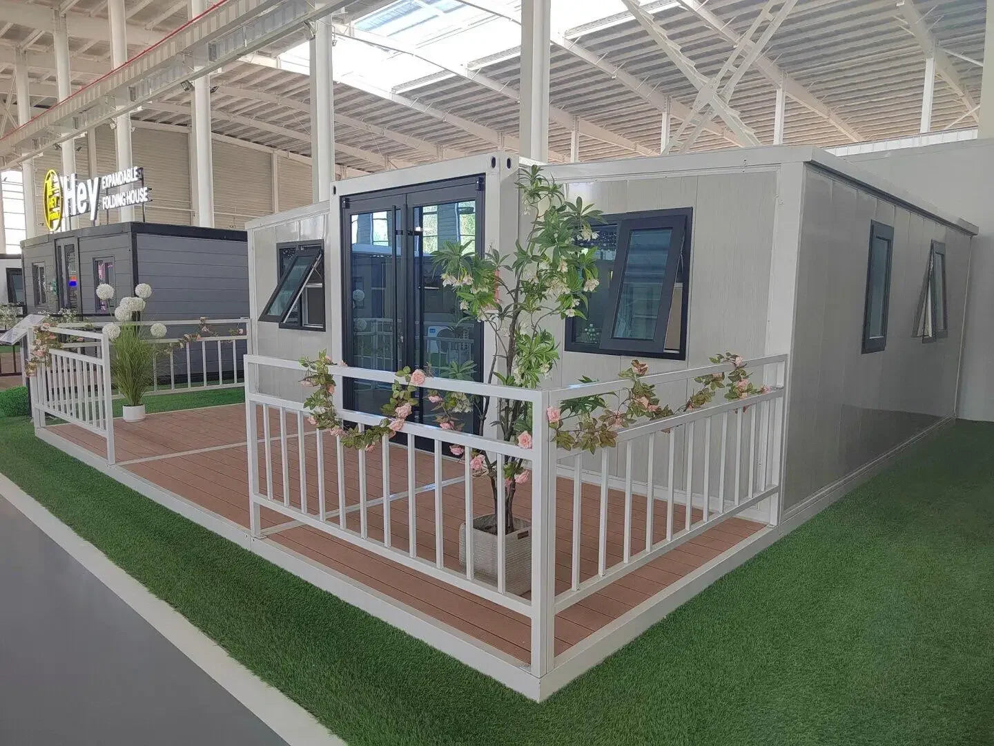 Prefabricated Modular Tiny Home 20ft 40ft Folding Mobile House 2 3 Bedrooms Luxury Expandable Container House Supermarket Modern